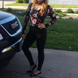 Final offer 🚨🚨🚨🚨🚨🚨Long sleeve floral top